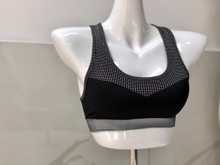 2019 new seamless sports short blouse with chest pad