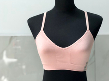 2019 new seamless sports female back cross strap vest with chest pad