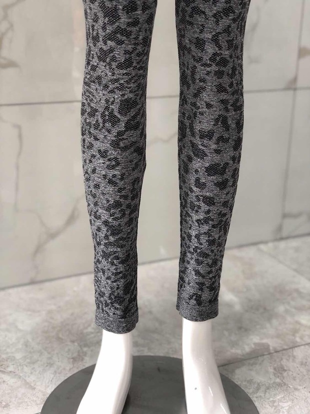 2019 new seamless nine pants trousers gray leopard
