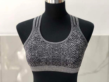 2019 new seamless sports multi-shoulder strap short jacket with gray belt and chest pad