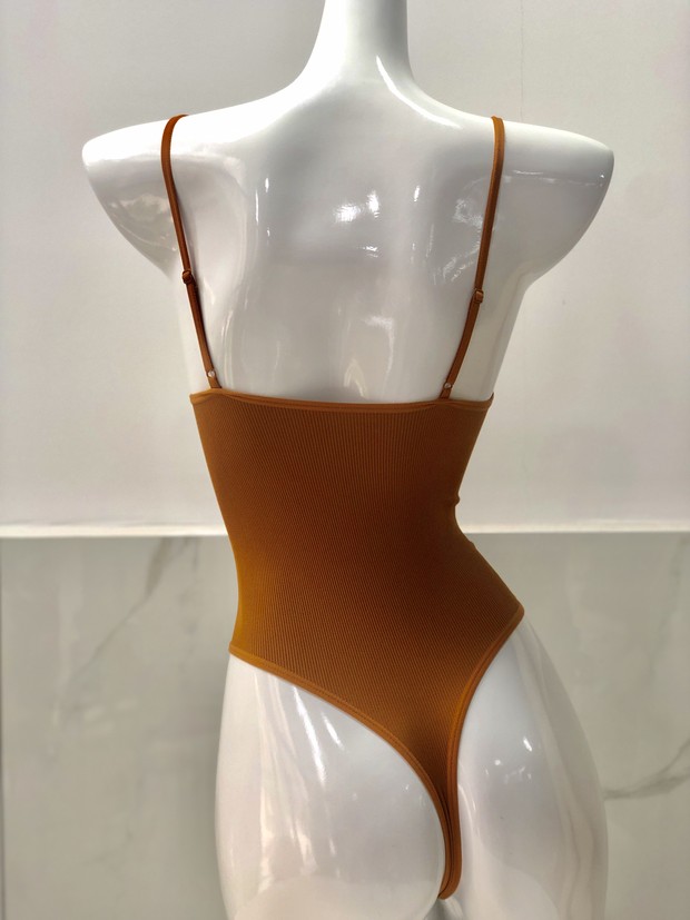2019 new seamless jumpsuit deep V strap thin shoulder strap sexy
