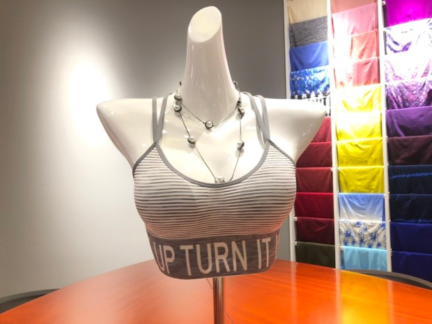 2019 new seamless sports strap bra multi-shoulder strap stripe lettering process