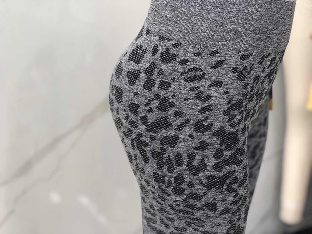 2019 new seamless nine pants trousers gray leopard