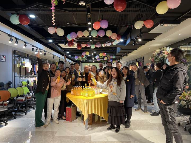 2706474715ba4743b75a141d3fc77c27