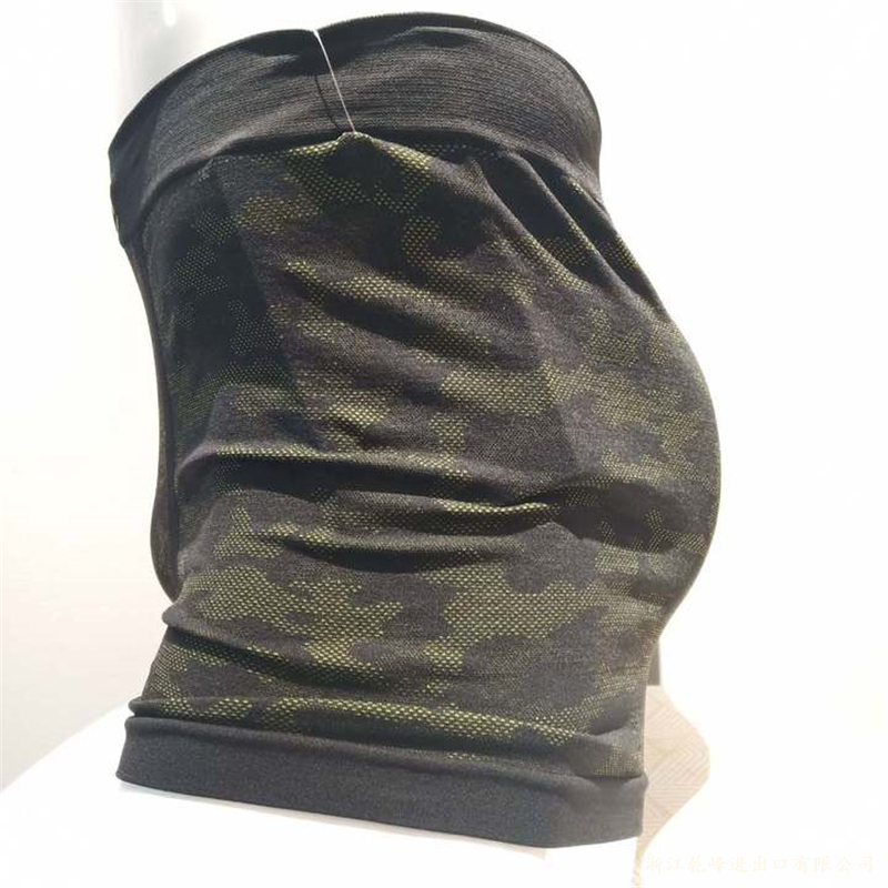 Seamless men's boxer shorts