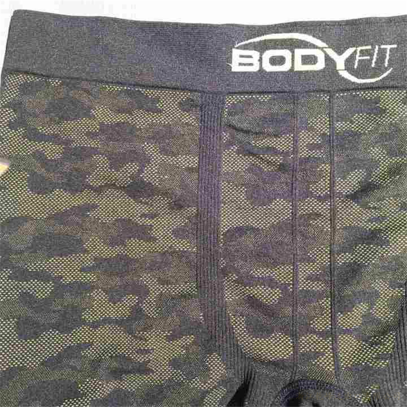 Seamless men's boxer shorts