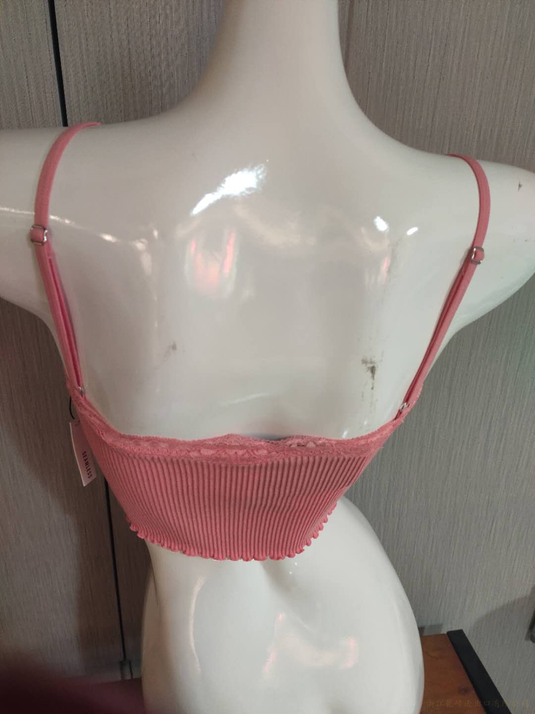 Seamless women's camisole