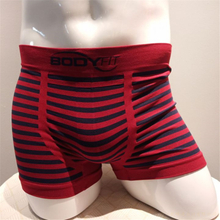 Seamless men's boxer shorts