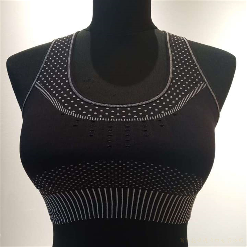 Sports bra with cross straps